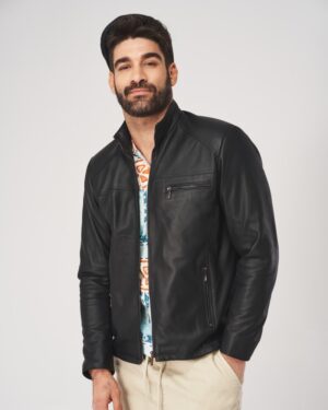 kurtka skórzana męska w kolorze czarnym z zamkiem, kieszeniami i stójką, idealna na zimowe dni