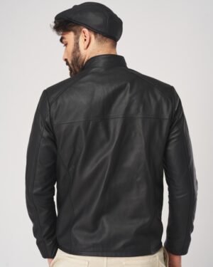 czarna kurtka skórzana męska z kołnierzem, dopasowany krój, idealna na chłodne dni