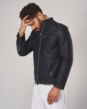 Męska kurtka skórzana w kolorze granatowym, z kieszeniami na suwak i klasycznym kołnierzem