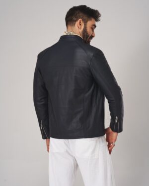 Kurtka skórzana męska w kolorze czarnym z suwakami na rękawach i prostym krojem