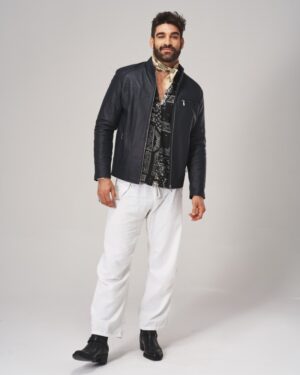 Kurtka skórzana męska w kolorze czarnym, z zamkiem, prostym krojem i kieszeniami na piersi