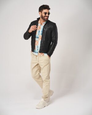 kurtka skórzana męska w kolorze czarnym z kołnierzem, zamek i kieszeniami, idealna na chłodne dni