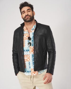 Kurtka skórzana męska w kolorze czarnym, dopasowany krój, z zamkiem i kieszeniami bocznymi