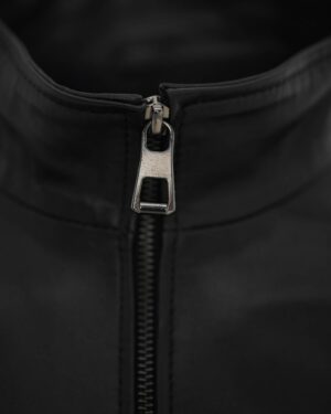 kurtka skórzana męska w kolorze czarnym z wysokim kołnierzem i metalowym zamkiem błyskawicznym