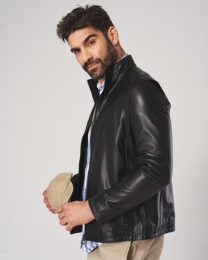 Męska kurtka skórzana w kolorze czarnym, z eleganckim kołnierzem i zamkiem, idealna na zimowe dni