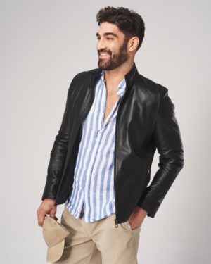 kurtka skórzana męska w kolorze czarnym z zamkiem i stójką, idealna na chłodne dni