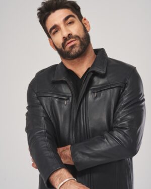 Kurtka skórzana męska w kolorze czarnym z dwoma kieszeniami i zapięciem na zamek