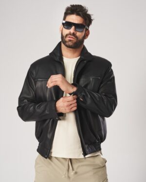 Kurtka skórzana męska w kolorze czarnym, z klasycznym kołnierzem i elastycznym dołem, idealna na zimowe dni