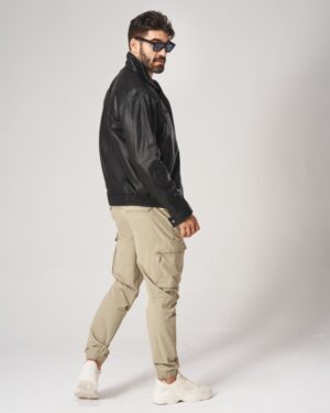 Kurtka skórzana męska z wysokim kołnierzem i elastycznym dołem, idealna na zimowe dni