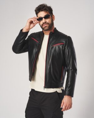 Kurtka skórzana męska w kolorze czarnym z czerwonymi zamkami i klasycznym krojem, idealna na chłodne dni