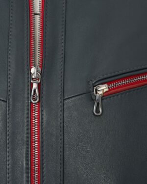 Kurtka skórzana męska w kolorze czarnym z czerwonymi zamkami i kieszeniami na suwak