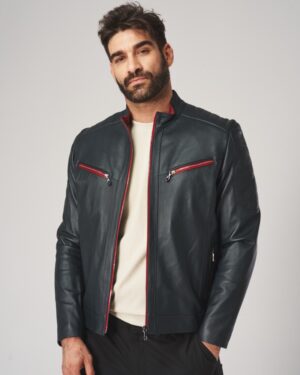 Męska kurtka skórzana w ciemnym odcieniu z czerwonymi zamkami i sportowym krojem, idealna na zimowe dni