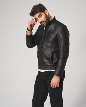 Kurtka skórzana męska w kolorze czarnym z zamkiem, kołnierzem i kieszeniami na przodzie