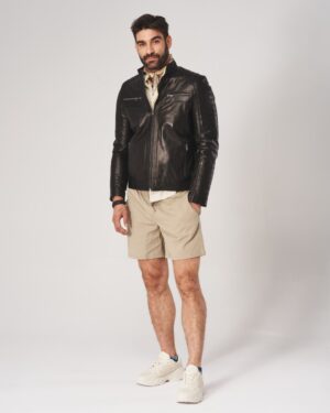 kurtka skórzana męska w kolorze czarnym z zamkiem i kieszeniami, idealna na chłodniejsze dni