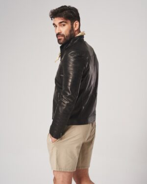 Męska kurtka skórzana w kolorze czarnym z przeszyciami, kołnierzem i zamek błyskawicznym