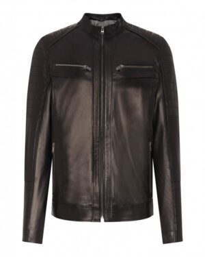 Czarna kurtka skórzana męska z suwakami, prostym krojem i pikowanymi detalami na ramionach