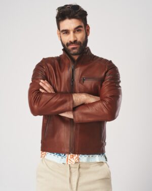 Kurtka skórzana męska w kolorze brązowym, z zamkiem, kieszeniami i dopasowanym krojem
