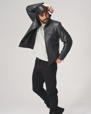 Męska kurtka skórzana w kolorze czarnym z zamkiem, kieszeniami i prostym krojem idealna na zimowe dni