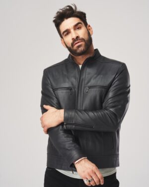 kurtka skórzana męska w kolorze czarnym z zamkami i dopasowanym krojem, idealna na chłodniejsze dni