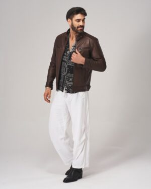 kurtka skórzana męska w brązowym kolorze z subtelnymi przeszyciami i dwoma zamkami z przodu