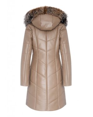 Płaszcz skórzany damski w beżowym kolorze z kapturem i futrzanym wykończeniem, pikowana z długimi rękawami