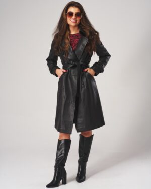 Płaszcz skórzany damski w kolorze czarnym, dwoma guzikami i szerokim kołnierzem, idealny na zimowe dni