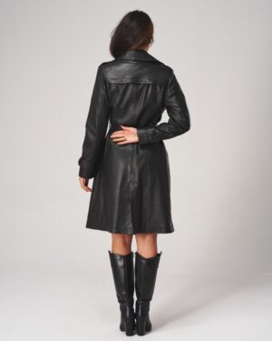 Płaszcz skórzany damski w kolorze czarnym z paskiem, klasyczny krój, długi, z kołnierzem i szerokimi rękawami