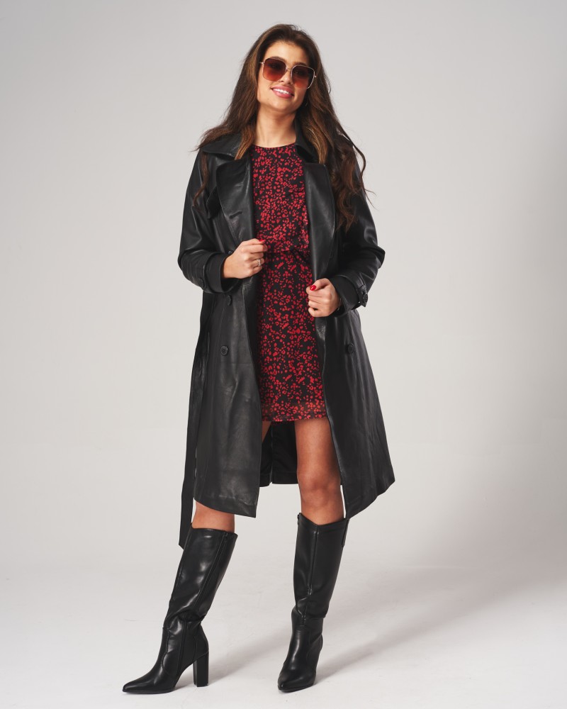 Płaszcz skórzany damski w kolorze czarnym, z szerokim kołnierzem i paskiem w talii, idealna na zimowe dni