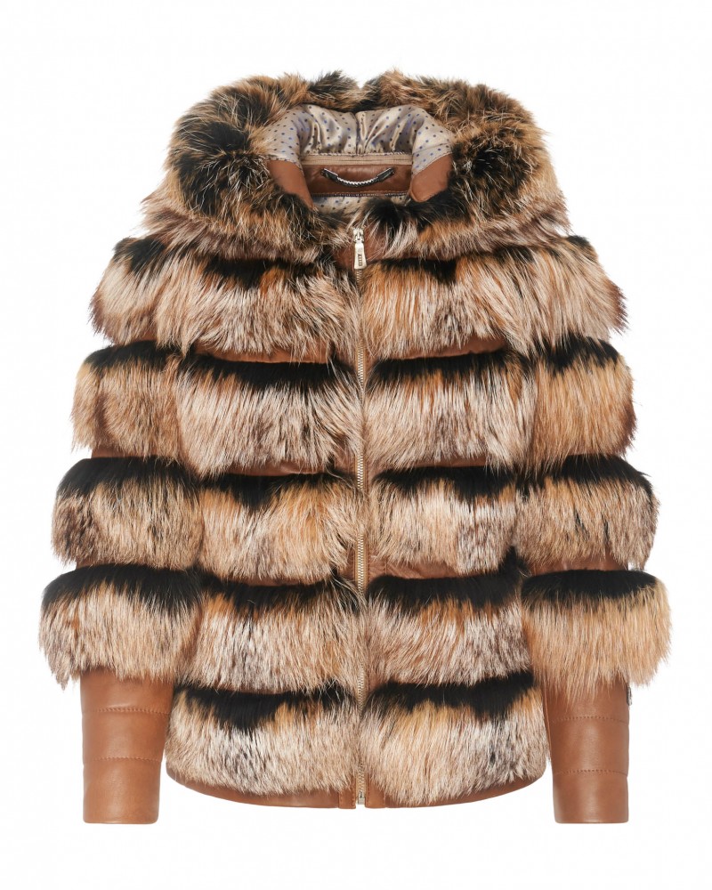 Futro naturalne w odcieniach brązu i beżu, z efektownym futrzanym kapturem i szerokimi rękawami