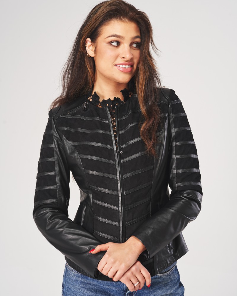 Kurtka skórzana damska w czarnym kolorze z modnymi przeszyciami i delikatnym kołnierzem