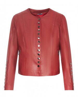 Kurtka skórzana damska w intensywnym czerwonym kolorze z metalowymi guzikami i prostym krojem