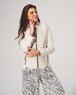 Kurtka skórzana damska w jasnym kolorze z zamkiem, kołnierzem i ozdobnymi detalami po bokach