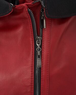 czerwona kurtka skórzana męska z zamkiem błyskawicznym i kontrastowym kołnierzem