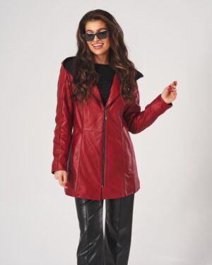 Czerwona kurtka skórzana damska z kapturem, długim rękawem i zamkiem błyskawicznym