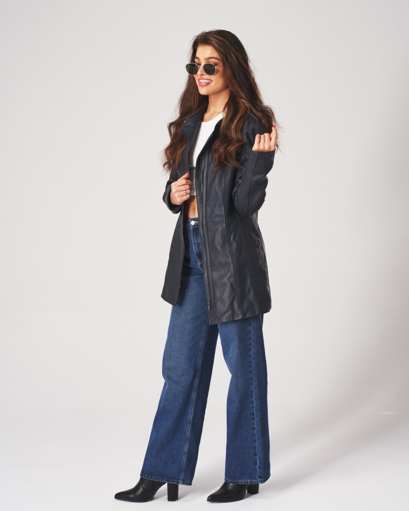 Kurtka skórzana damska w kolorze czarnym, z długim rękawem i zamkiem, idealna na chłodniejsze dni