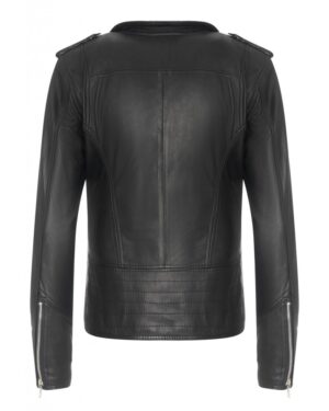 Kurtka skórzana damska w kolorze czarnym, z dopasowanym krojem i zamkami przy rękawach