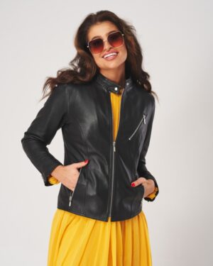 Kurtka skórzana damska w kolorze czarnym z zamkiem, dopasowanym krojem i kieszeniami na suwak