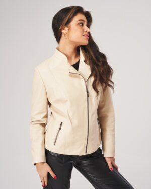 Kurtka skórzana damska w jasnym kolorze, dopasowany krój, z zamkiem i kieszeniami bocznymi