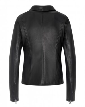 Czarna kurtka skórzana damska z dopasowanym krojem i zamkami na rękawach