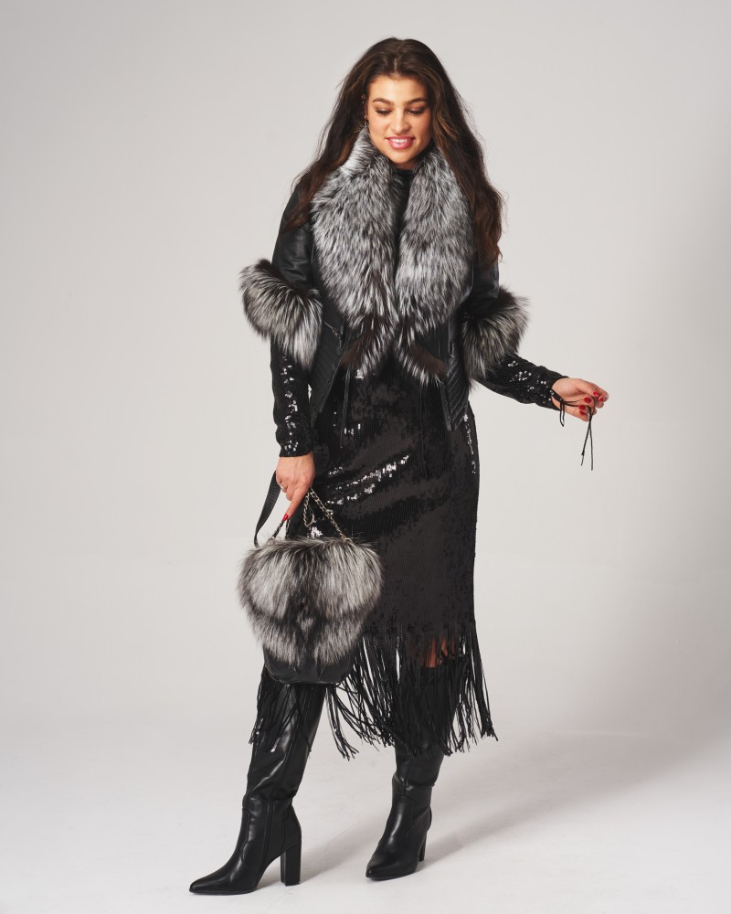 Torebka skórzana czarna z tłoczoną fakturą i ozdobnym futrem naturalnym