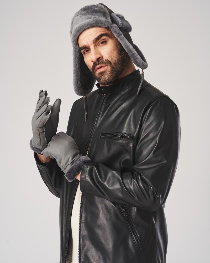 Siwa uszatka skórzana z grubym włosiem i paskiem regulacyjnym