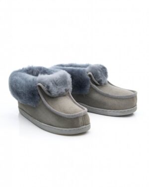 Kapcie damskie skórzane szare z futrem, wygodne i ciepłe, idealne na zimowe wieczory