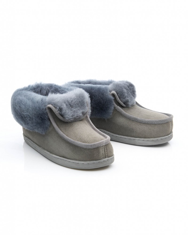 Kapcie damskie skórzane szare z futrem, wygodne i ciepłe, idealne na zimowe wieczory