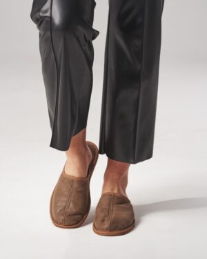 Kapcie męskie skórzane z miękkiego materiału, klasyczny krój, idealny na zimowe dni