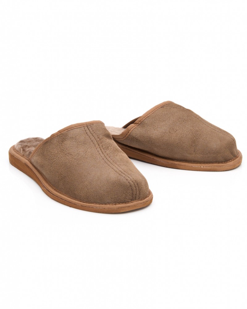 Szare kapcie z miękkiego materiału, z wygodnym wykończeniem i elastyczną podeszwą, idealne na zimowe wieczory