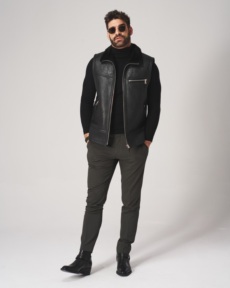 Kamizelka skórzana męska w kolorze czarnym z miękkim kołnierzem i metalowym zapięciem