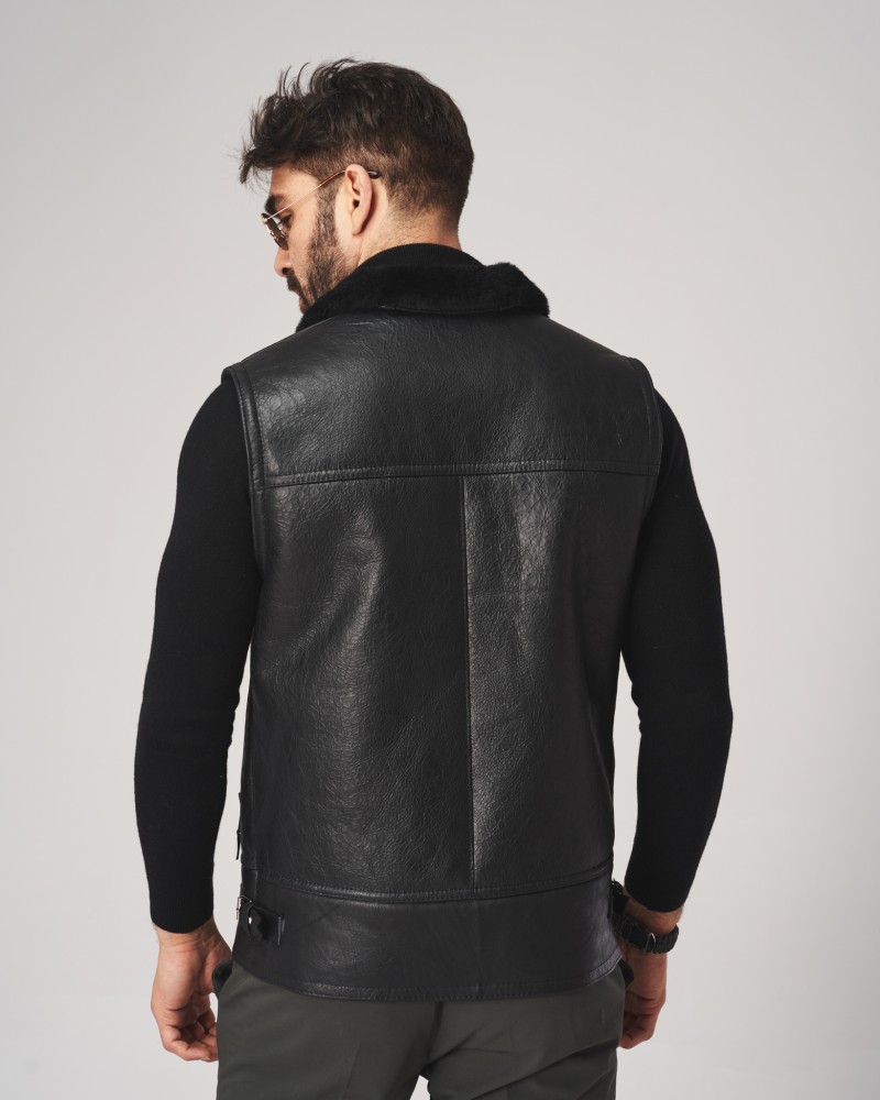 Kamizelka skórzana męska w kolorze czarnym z kołnierzem, bez rękawów i delikatnymi detalami na plecach