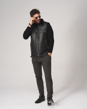 Stylowa kamizelka skórzana męska w kolorze czarnym z wysokim kołnierzem i zamkami bocznymi