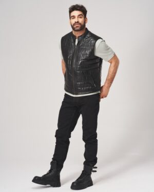 Kamizelka skórzana męska w czarnym kolorze z pikowanym wzorem i wysokim kołnierzem