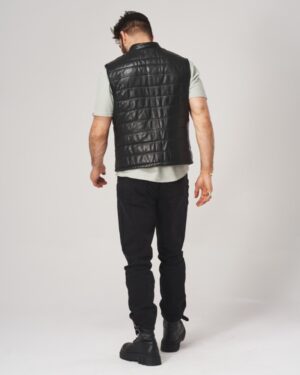 Kamizelka skórzana męska w czarnym kolorze, pikowana, z wysokim kołnierzem i bez rękawów